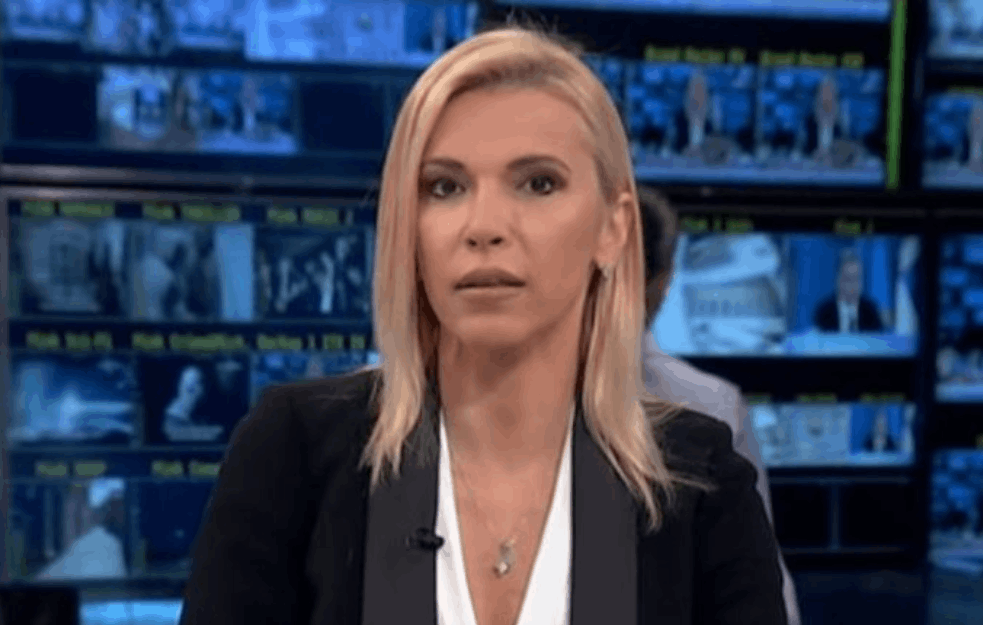 SKINULA SE IRINA VUKOTIĆ: Lepa voditeljka u BELOM BIKINIJU! (FOTO)